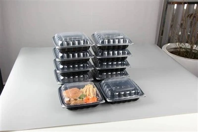 Wyjmij plastikowy pojemnik na żywność